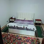 ホームステイ Superpanorama Kukës